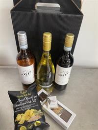 Vinæske med Vin, Cider, Chokolade & Chips - Perfekt gave til medarbejderne